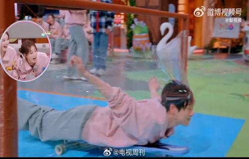 在物流行业无人机的应用也取得了显著成果而在海洋中进行环境监测时无人机可以携带各种传感器实时传输数据帮
