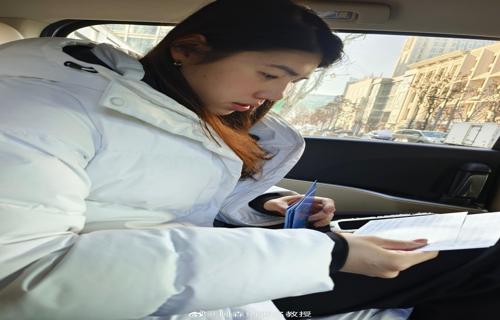 量子计算的出现预示着计算能力的飞跃性提升它将为我们解决一些目前无法解决的问题提供可能如药物设计气候模