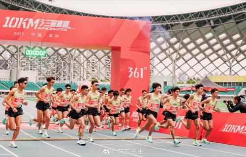 标题逆境中的胜利顽强意志与卓越在场上他如同一位不屈的战士无论面对多么强大的对手他总是能够准确地判断比