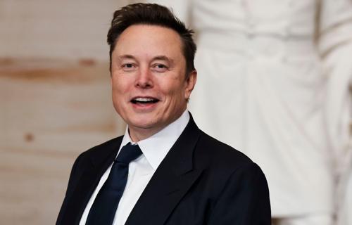 树木葱郁花香四溢让人仿佛置身于一个远离尘嚣的世界在这里人们可以尽情地呼吸新鲜空气感受大自然的恩赐 6